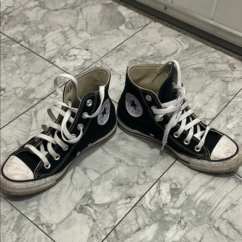 Chuck Taylor All Star High-Top Sneaker size 6.5womens 4.5 men